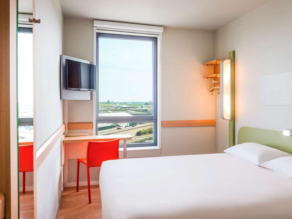 Ibis Budget Paris Coeur D'Orly Airport Room photo